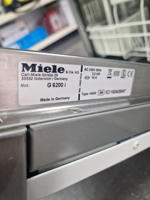 Съдомиялна за полувграждане Miele 13 комплекта  G6200 i