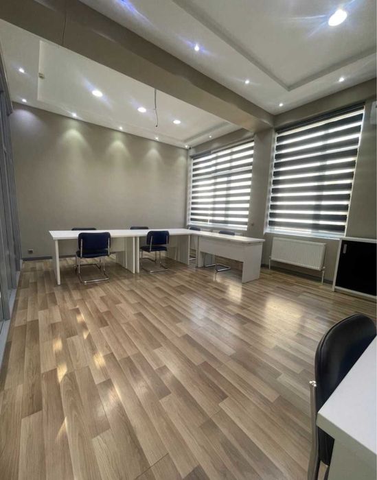 Аренда под офис недалеко от метро Дружба, Коратош 70м2 2 комната 950$!