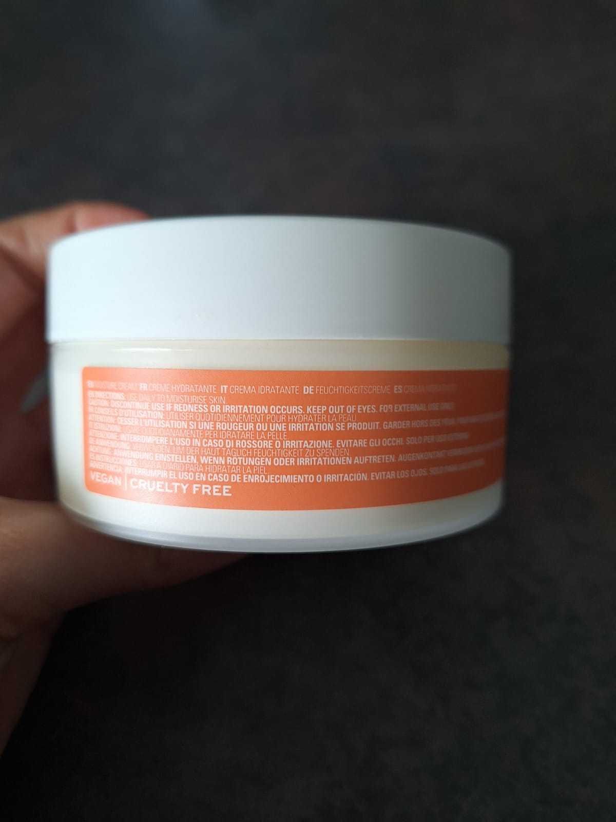 Crema de corp cu vitamina C - Revolution