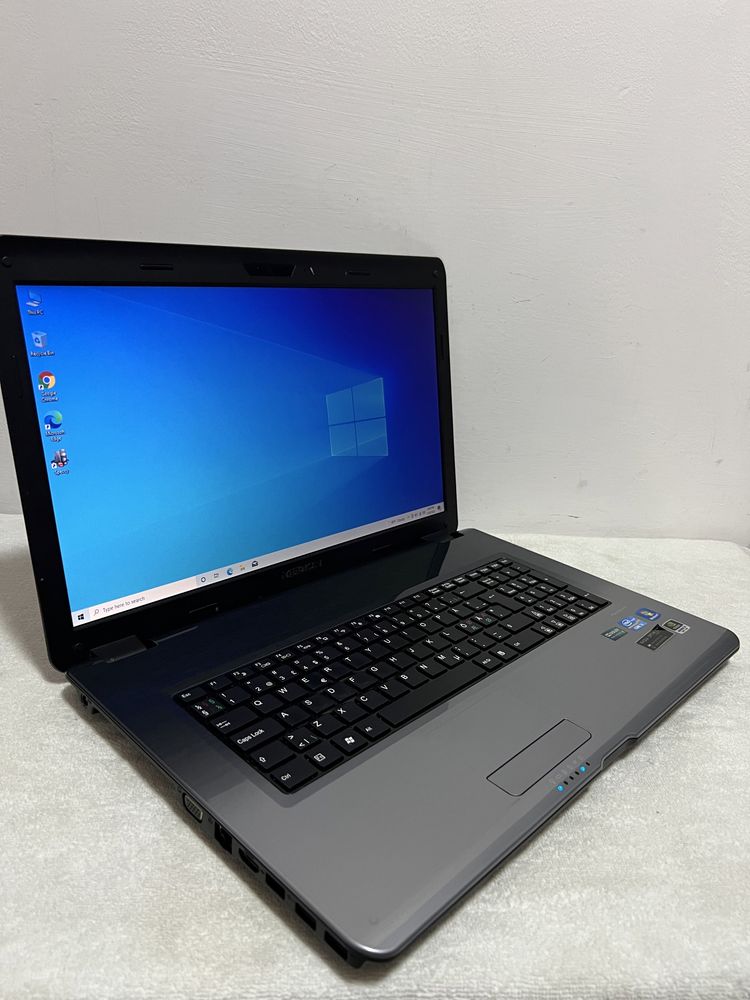 Laptop Medion Akoya-display mare 17,3-Intel Core i7-8gb-nVidia GT