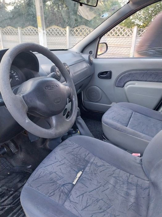 Vând Dacia Logan