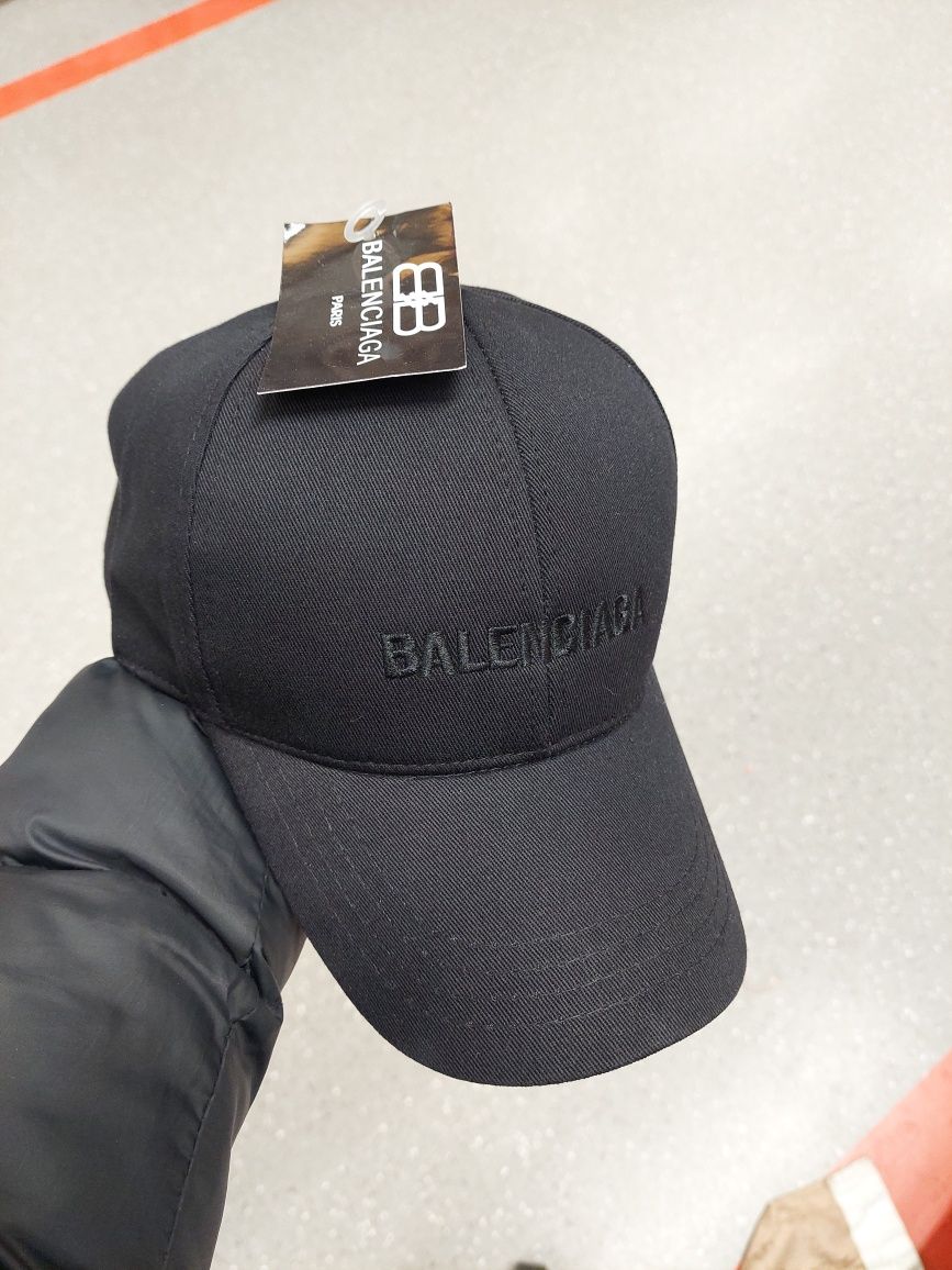 Super ofertă ‼️ Șapcă Balenciaga la DOAR 45 LEI