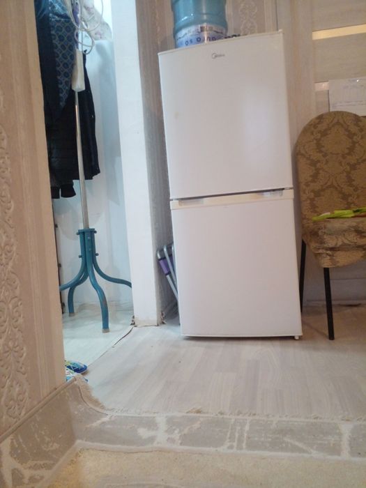 Продам холодильник в отличном состоянии минусов нет срочно и дешова 87