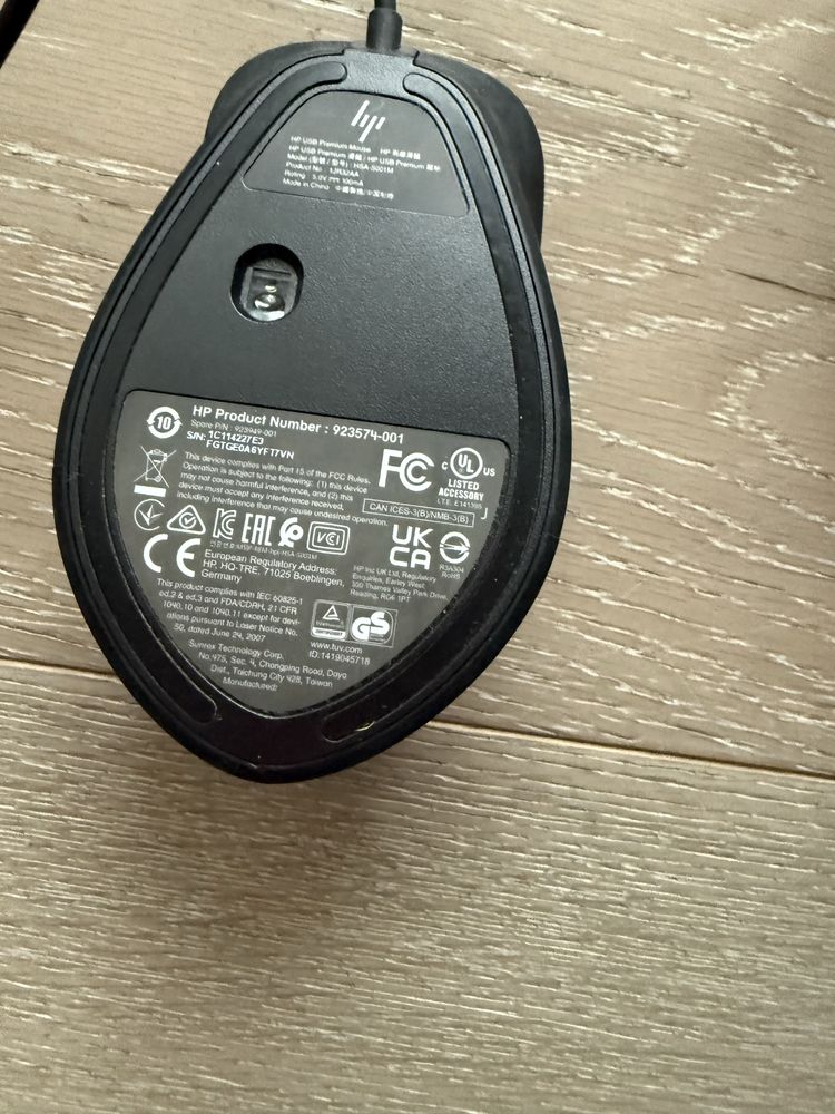 Mouse cu fir HP model ergonomic