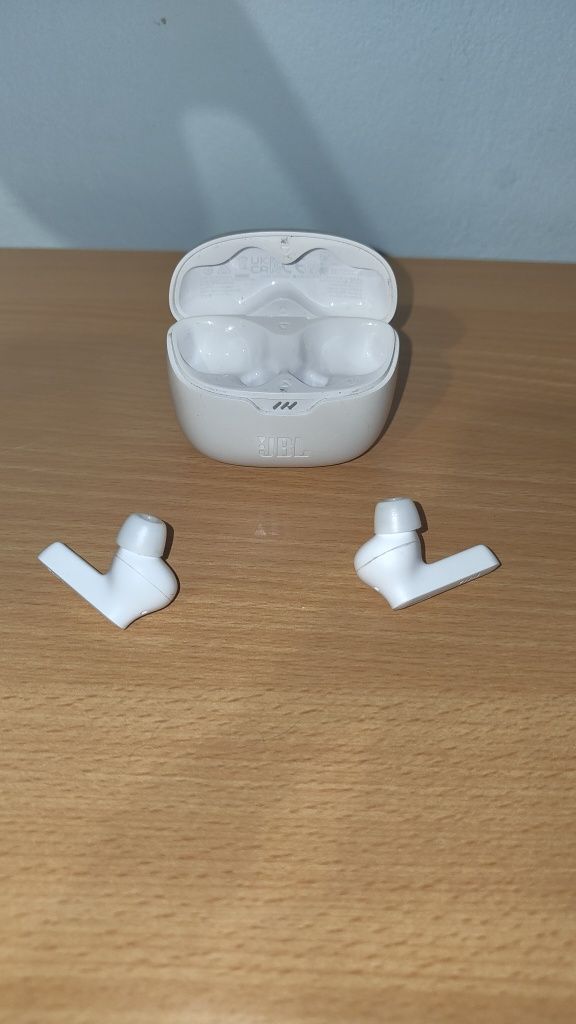 СПЕШНО!Аудио слушалки In Ear JBL Tune Beam, True wireless, Active Nois