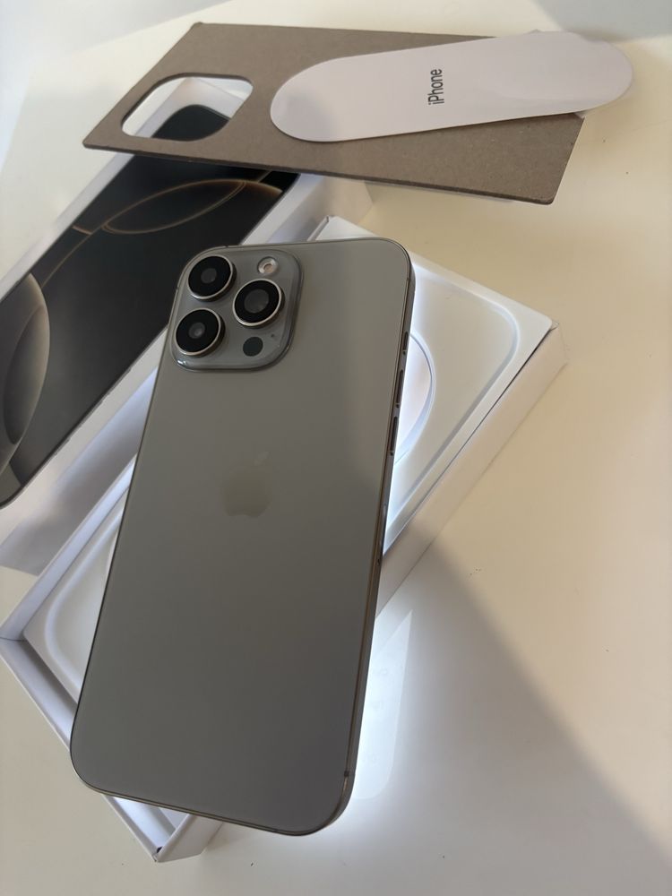 iphone 16 pro max ново