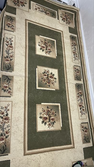 Продам срочно ковер, размер 2х4  (шерсть), б/у.