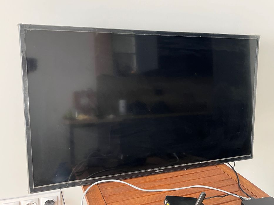 Телевизор Samsung 40’ ULTRA 4K, НОВ ЗА ЧАСТИ