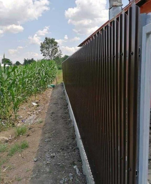 Garduri tip jaluzea sau șapcă metalica etc.