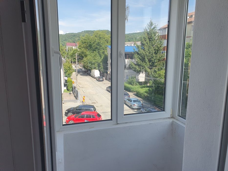 garsoniera 30 mp, et.2, de inchiriat, str Privighetorilor