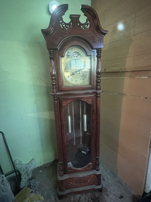 Продам напольные часы почти новые