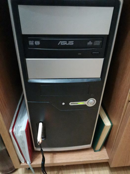 Vând unitate calculator pret 150 lei