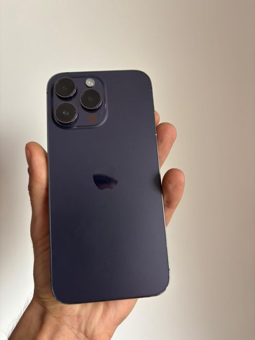 V/S Iphone 14 Pro Max 100%baterie