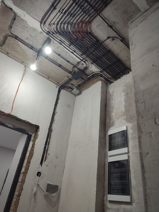 Электрик аварийный вызов. Услуги электрика.