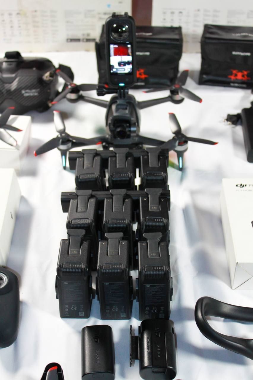 DJI FPV | 10 аккумуляторов и дополнительными аксессуарами.