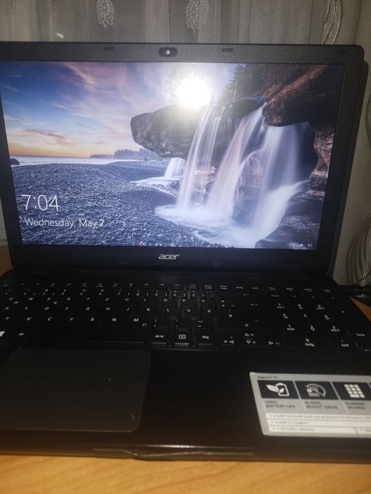 Vând laptop ( descrierea)