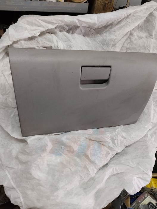 Продам Бардачок Приора