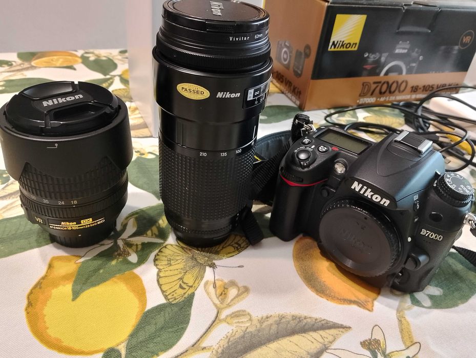 Фотоапарат Nikon D7000 с два обектива