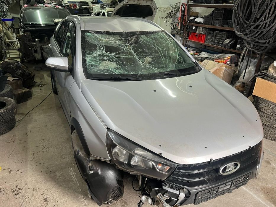 Лада Веста аварийная по запчастям