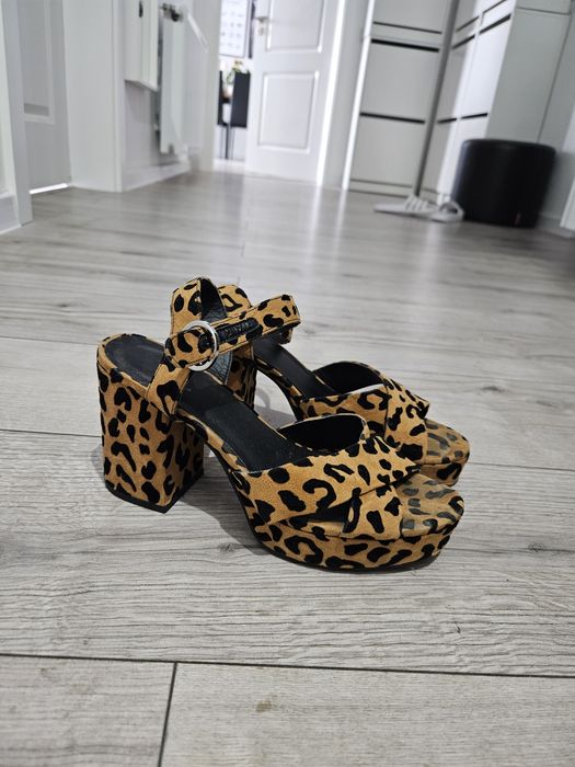 Sandale H&M 38 toc gros