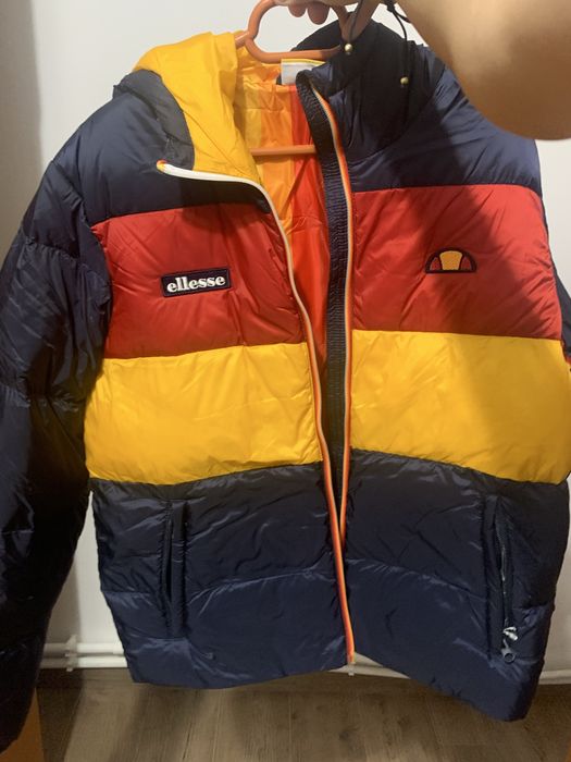 Vând geacă ellesse marimea S