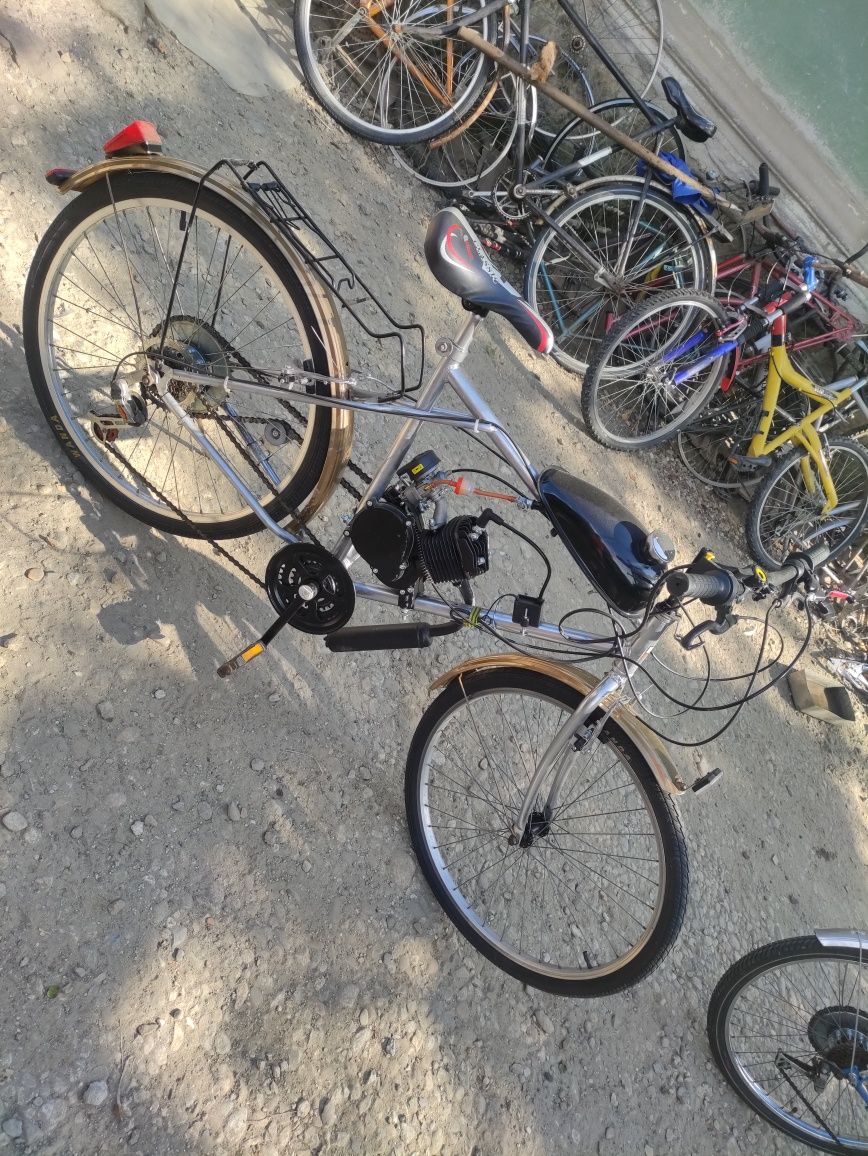 Vând bicicletă cu motor