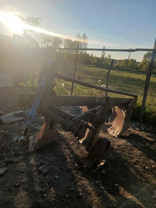 UTB 650 de vanzare impreuna cu remorca basculabila si plug
