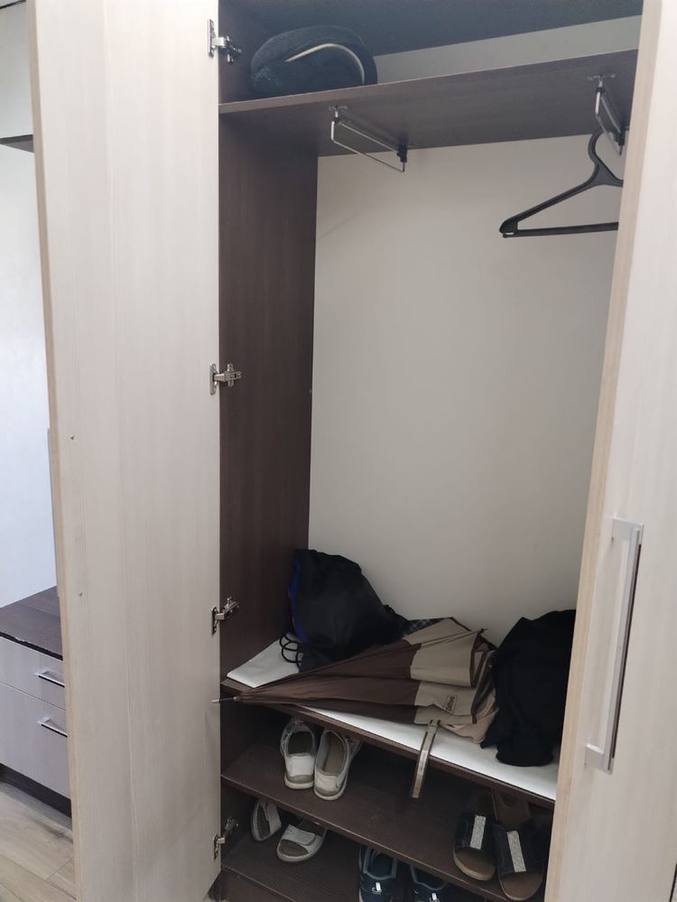 Продается прихожка шкаф набор