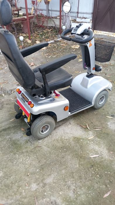 Vând cărucior  electric