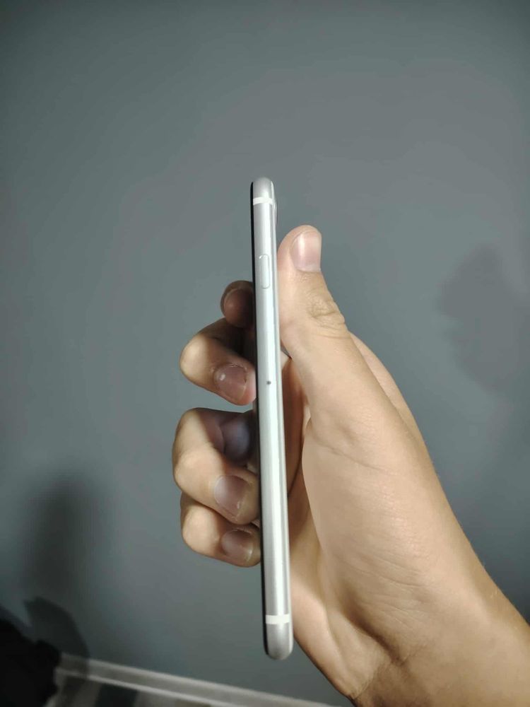 Iphone se 2020 ЧИСТО НОВ!!!