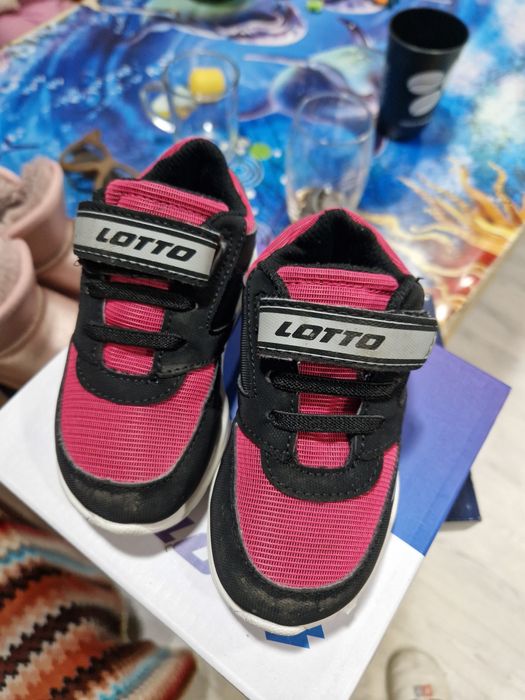 Vand adidasi de fetite