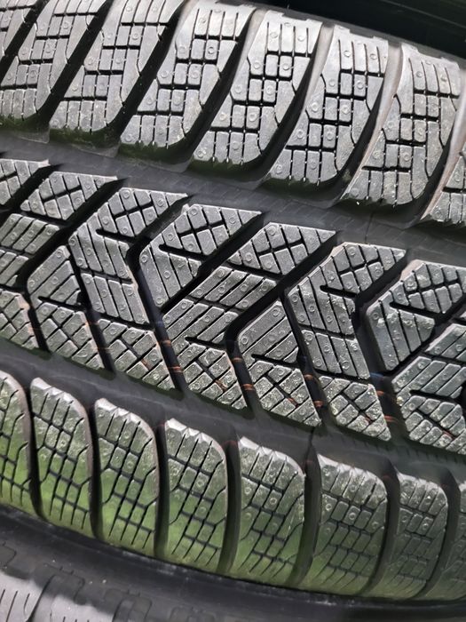 4 бр зимни 235/60/18 Pirelli