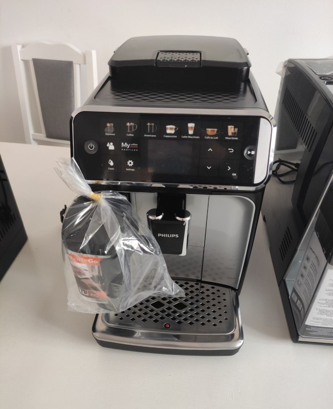 Espressor automat Philips seria 5400 LatteGo