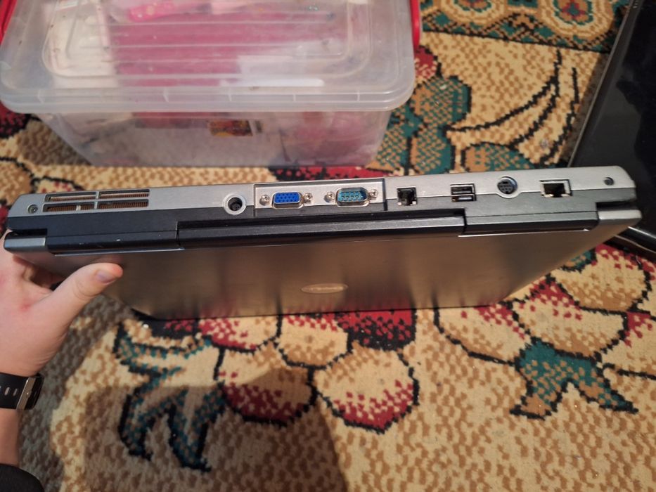 Vând laptop Dell Latitude D620, necomplet, dar nu pornește.
Nu știu ex