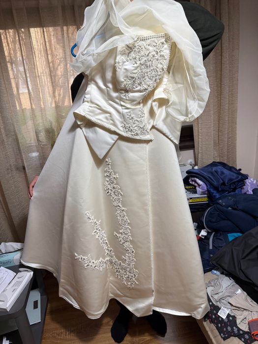 Donez rochie de mireasa