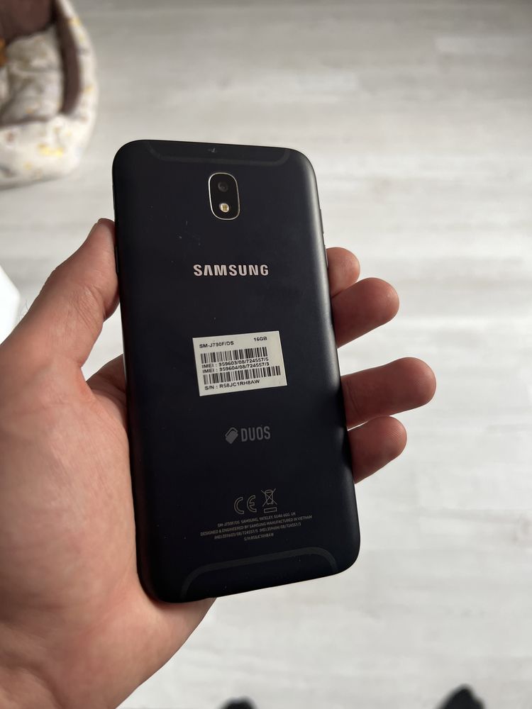 Samsung Galaxy J7 - 16gb dual sim