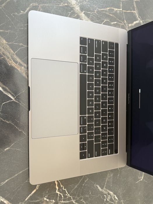 MacBook Pro 2019год. Core i7-9750H/16/512GB. RETINA 15