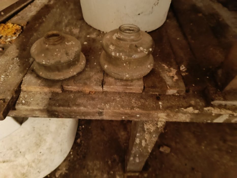 Bani vechi de vânzare