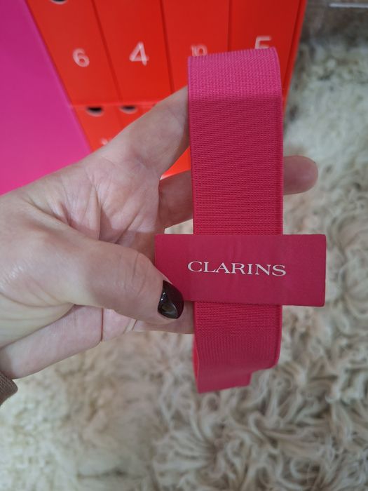 Cutie originală pentru calendar advent Clarins cu 12 cutiuțe