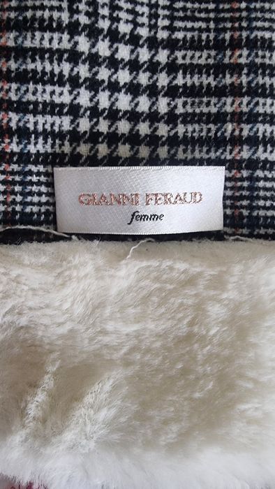 Пальто мехли Брендовий Хитой М размер озгина кийилган Лекин янги колид