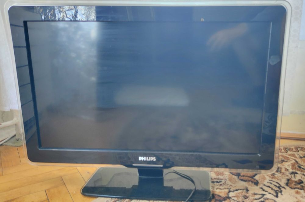 LCD телевизор Philips с дефект на екрана