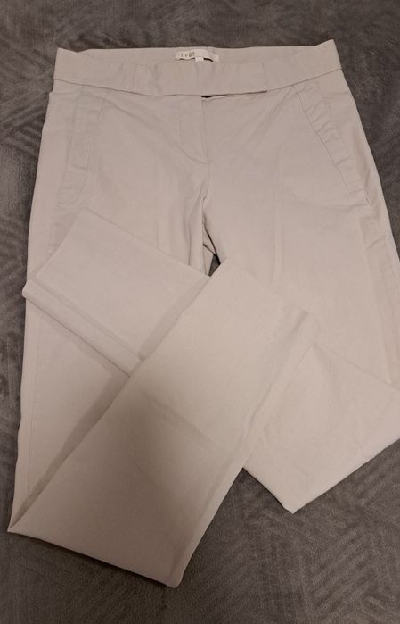 Pantaloni marimea 34 maje