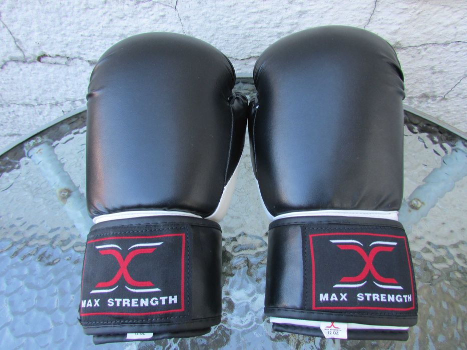 Боксови ръкавици Max Strength