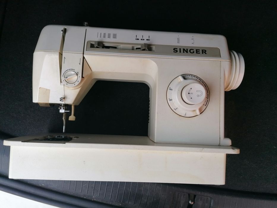 Шевна машина SINGER 2604 C