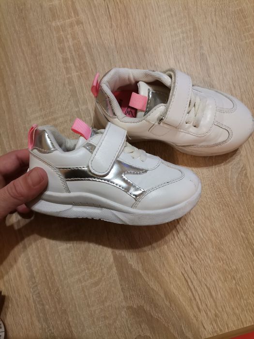 Детски обувки Sinsay 22 и 24