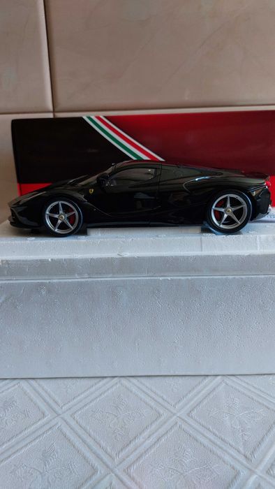 De vinzare macheta ferrari la ferrari de la bbr (nu autoart,cmc,lcd)