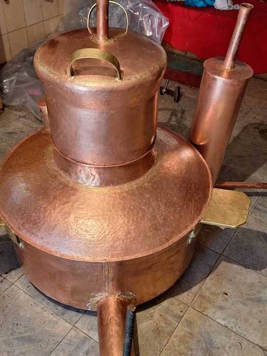 Vând cazan de făcut țuică cu capacitatea de 250litri