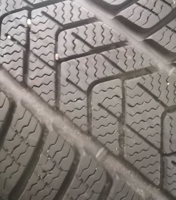 225 40 19 цола Pirelli dot 23