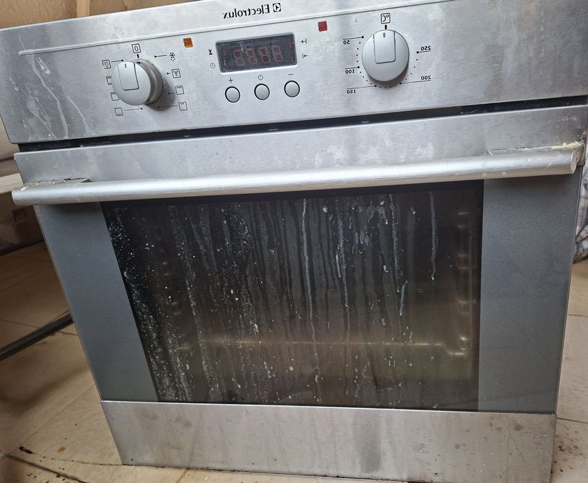 Продавам готварска  печка за вграждане  
Electrolux