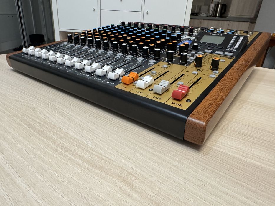 Vand mixer audio interfata TASCAM model 16